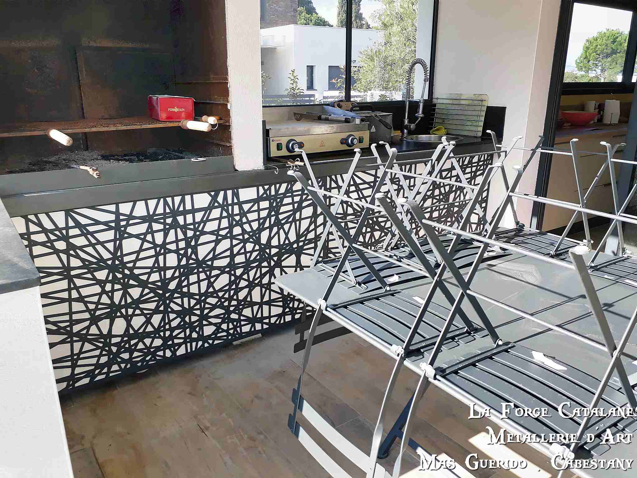 decoupe laser sur porte sous barbecue fer forge catalane (2).jpg